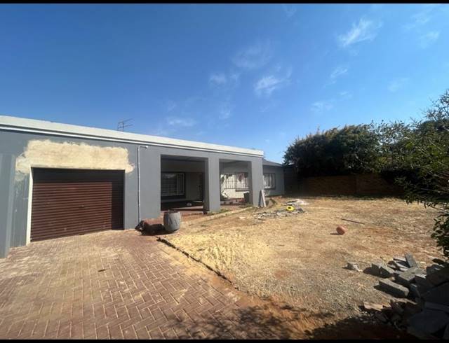 6 BEDROOM HOUSE FOR SALE IN VANDERBIJLPARK CW 6